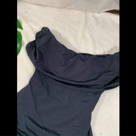 NEW $132 Trina Turk Off the Shoulder One-Piece Swimsuit‎ Black [SZ 2 ] - Picture 7 of 8